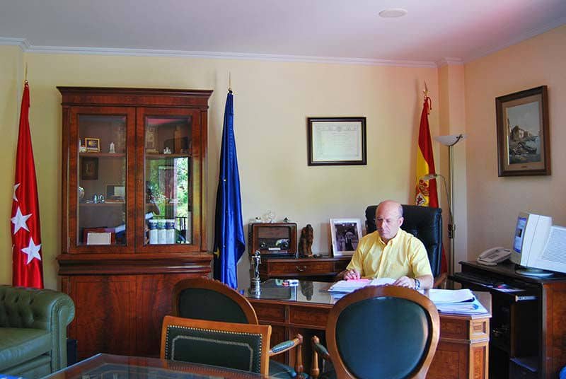 Coche blanco antiguo